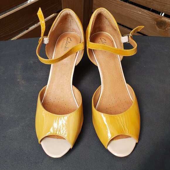 EUC CLARKS ARTISAN premium leather heel ankle strap (9) in tangy mustard - Picture 8 of 8